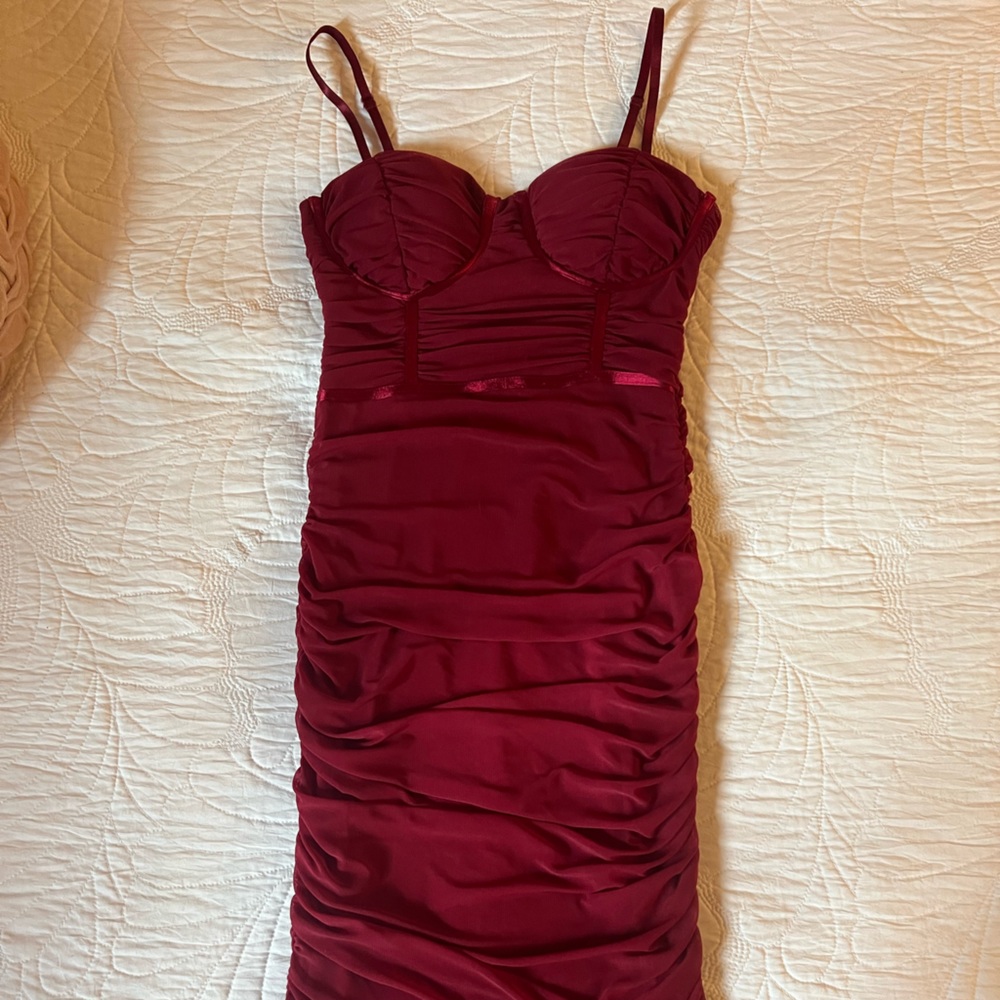 Tobi ruched corset midi dress in burgundy. Size small. Worn once.